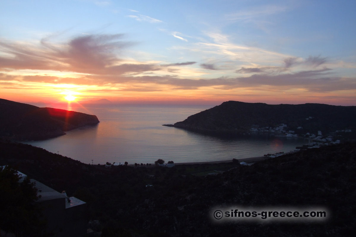 Il sole tramonta a Vathi