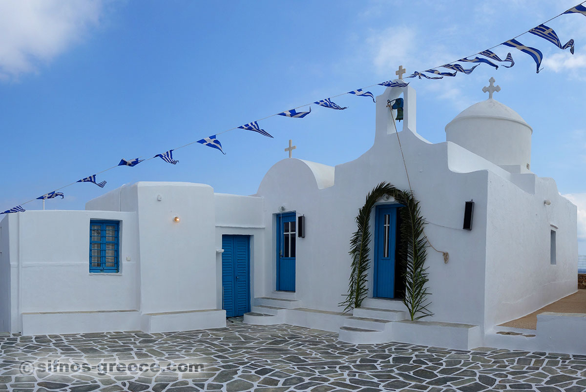 La chiesa di Stavros decorata per la festa a Sifnos