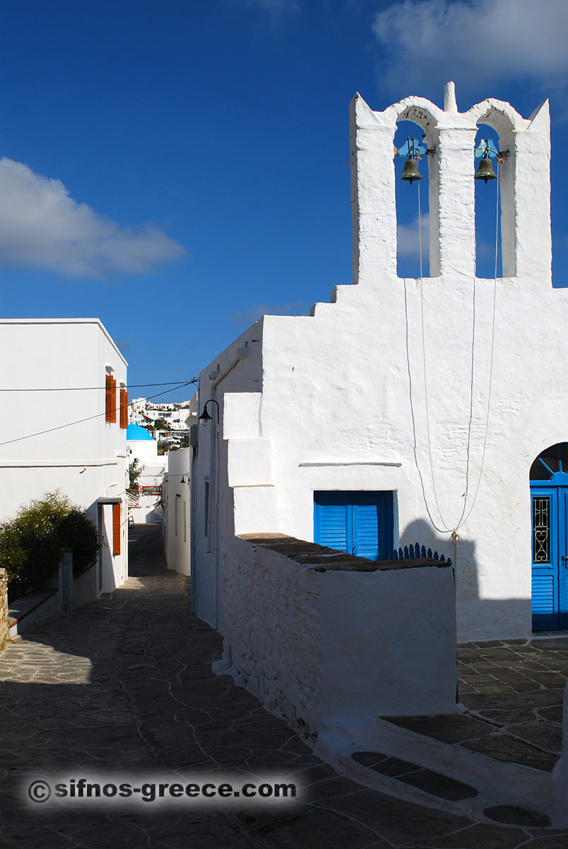 Camminare a Apollonia di Sifnos